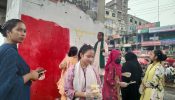 রূপগঞ্জে শিক্ষার্থীদের রং তুলির আঁচড়ে সাঁজছে ফ্লাইওভারের পিলার, সড়কে নেই বিশৃঙ্খলা 