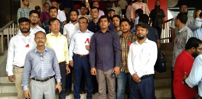 তিতাস গ্যাসের বৈষম্য নিরসনে কর্মকর্তা ও কর্মচারীদের মানববন্ধন