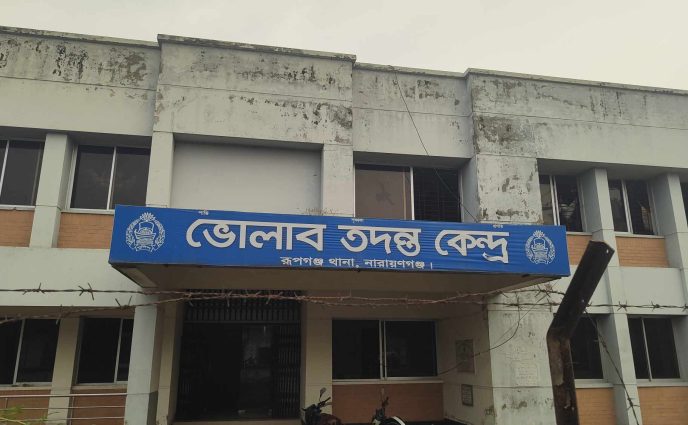 রূপগঞ্জে সাবেক পৌর কাউন্সিলের ইটভাটায় লুটপাট : আটক -২