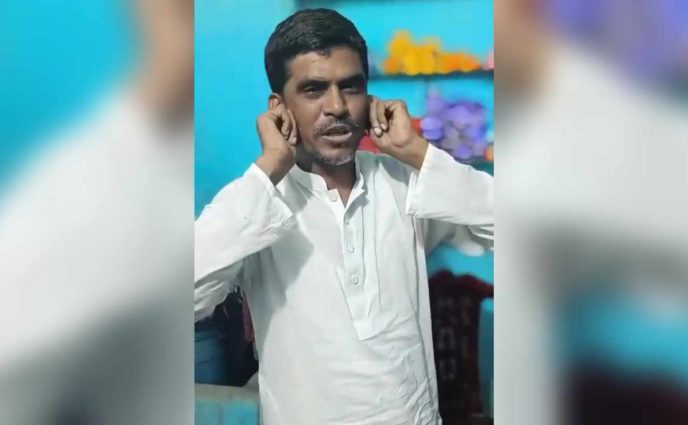 কাশিপুরে নানা অপকর্মে আলোচিত সেই খোকা মেম্বার ছাত্র জনতার হাতে আটক