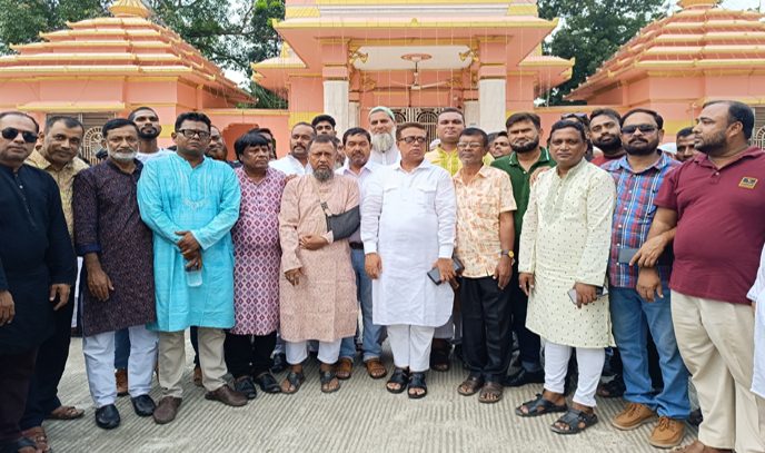 বন্দরের পূজা মন্ডপ পরিদর্শনে সাখাওয়াত-টিপুর নেতৃত্বে মহানগর বিএনপি