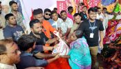 সোনারগাঁয়ে দুর্গোৎসব উপলক্ষে ত্রাণ সামগ্রী বিতরণ