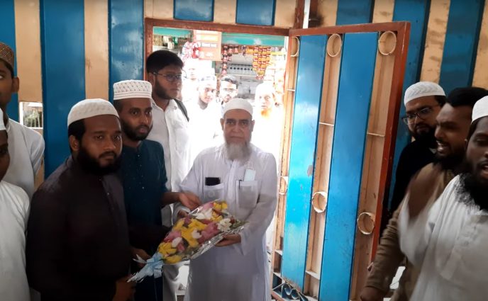 চাকরিচ্যুত মাদরাসা শিক্ষক দলবল নিয়ে এসে শিক্ষার্থী ও এলাকাবাসীর উপর হামলা