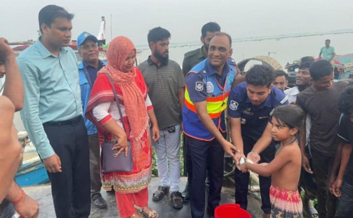প্রথম দিনে মেঘনা নদীতে অবৈধ ৫০ হাজার মিটার কারেন্ট জাল জব্দ