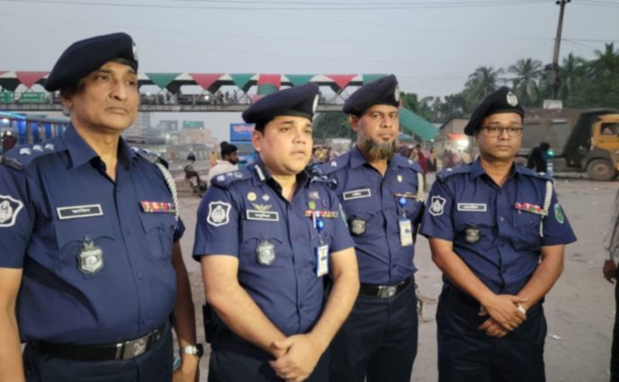 মহাসড়কে সুশৃঙ্খলা ফেরাতে বিশেষ ব্যবস্থা : অতিরিক্ত ডি আই জি বসুনিয়া