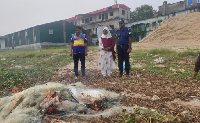 সোনারগাঁওয়ে মেঘনায় অভিযানে ৮০ হাজার মিটার কারেন্ট জাল জব্দ