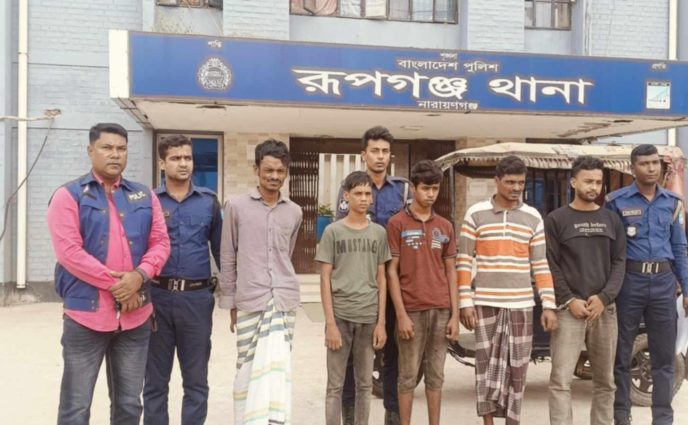 রূপগঞ্জে অটো চালক বাবুল হত্যায় জড়িত ৫ জন গ্রেফতার , অটো উদ্ধার