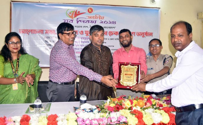 জাতীয় যুব দিবসে শ্রেষ্ঠ সংগঠকের পুরস্কার অর্জন করলেন মানব কল্যাণ পরিষদ চেয়ারম্যন মান্নান ভূঁইয়া