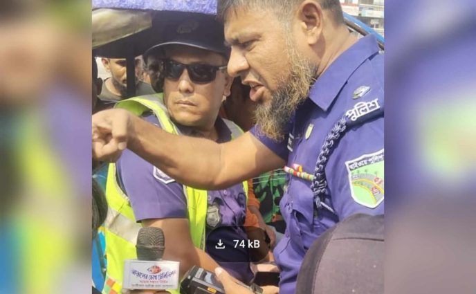 সিদ্ধিরগঞ্জে টিআই নাঈম’র হাতে লাঞ্ছিত নারী সাংবাদিক