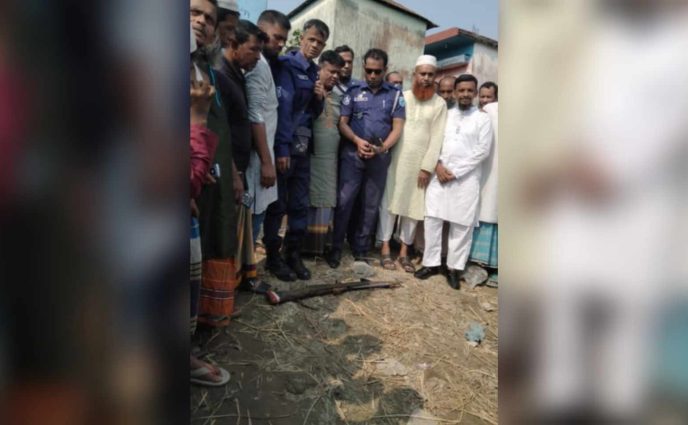 আড়াইহাজারে পরিত্যক্ত অবস্থায় চায়না রাইফেল উদ্ধার