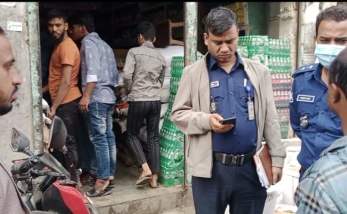 আড়াইহাজার বাজারে ৪ দোকানে ডাকাতি