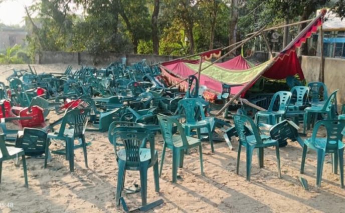 আড়াইহাজারে সাবেক এমপি আঙ্গুরের পেন্ডেল ভেঙ্গে গুড়িয়ে দিয়েছে  প্রতিপক্ষ