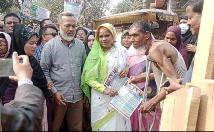 আড়াইহাজারে ৩১ দফা বাস্তবায়নে মহিলা দলের লিফলেট বিতরণ