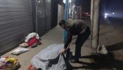 আড়াইহাজারে গভীর রাতে  শীতার্তদের গায়ে শীতবস্ত্র দিলেন  ইউএনও