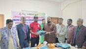 নারায়ণগঞ্জ ইয়ং ফাইটার্স ক্লাবের খেলোয়াড়দের ট্রাকস্যুট ও জার্সি প্রদান