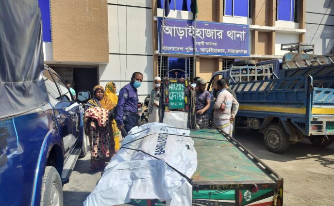 আড়াইহাজারে স্বামীকে ফোনকলে রেখে স্ত্রীর আত্মহত্যা