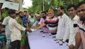 তারেক রহমানের পক্ষে জুলাই গণঅভ্যুত্থানে নিহত আরমানের পরিবারকে অনুদান দিলেন আজাদ