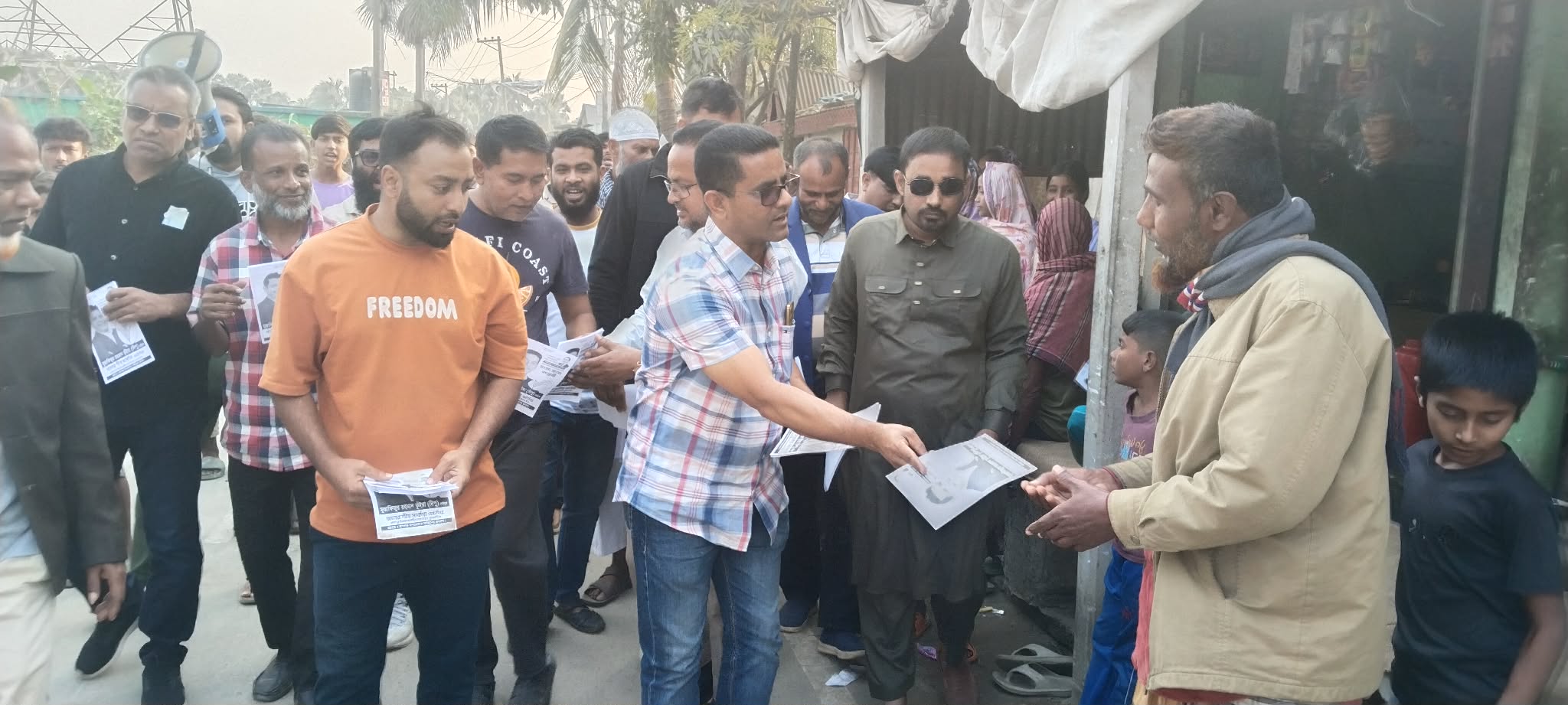 রূপগঞ্জে ধানের শীষের পক্ষে ভোটের মাঠে গণসংযোগ, লিফলেট বিতরণে সরগরম এলাকা