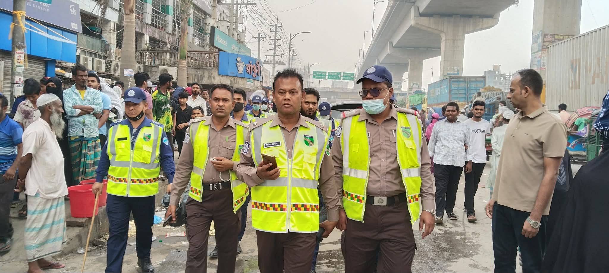 রূপগঞ্জে ঢাকা-সিলেট মহাসড়কে উচ্ছেদ অভিযান