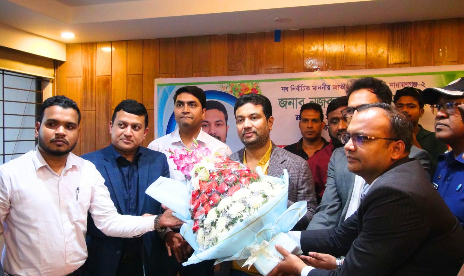 সংসদ সদস্য নজরুল ইসলাম আজাদ আড়াইহাজার উপজেলা পরিষদ  কর্মকর্তাদের সাথে মত বিনিময়