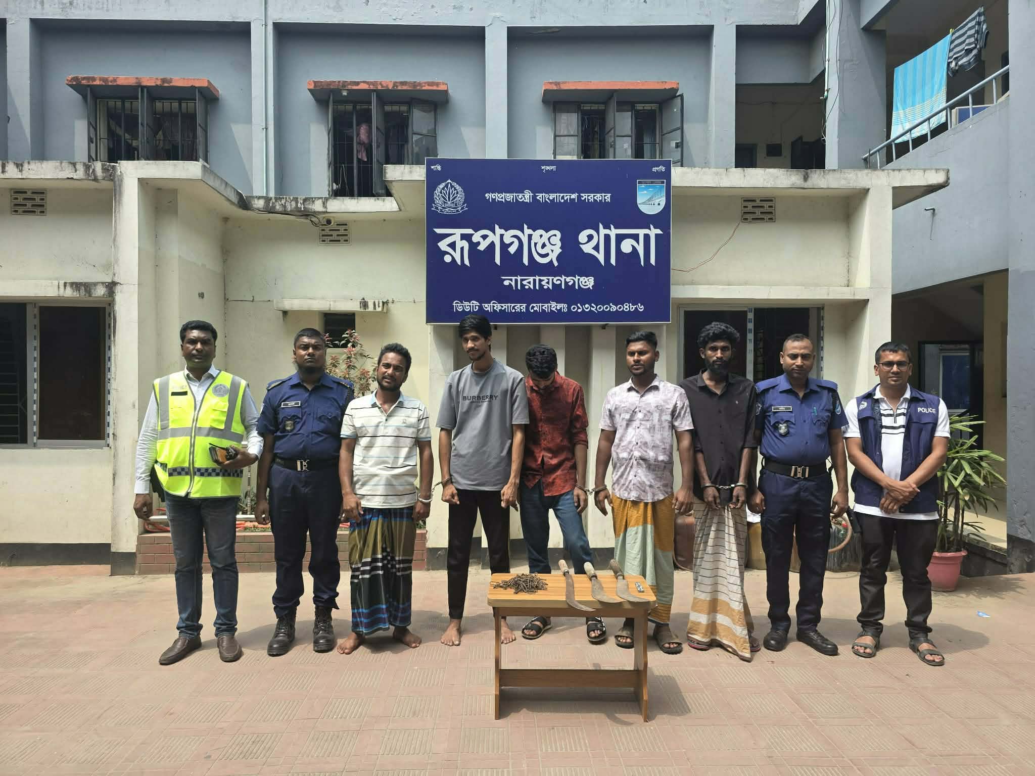 রূপগঞ্জে ইলেকট্রিশিয়ান অপহরণ: মুক্তিপণ দাবির মুখে ৫ অপহরণকারী গ্রেফতার