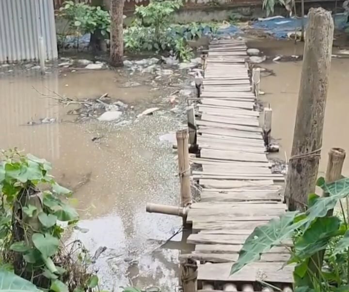 বৃষ্টি হলেই জলাবদ্ধতা ॥ রূপগঞ্জে খাল খননে নেই সরকারী উদ্যোগ