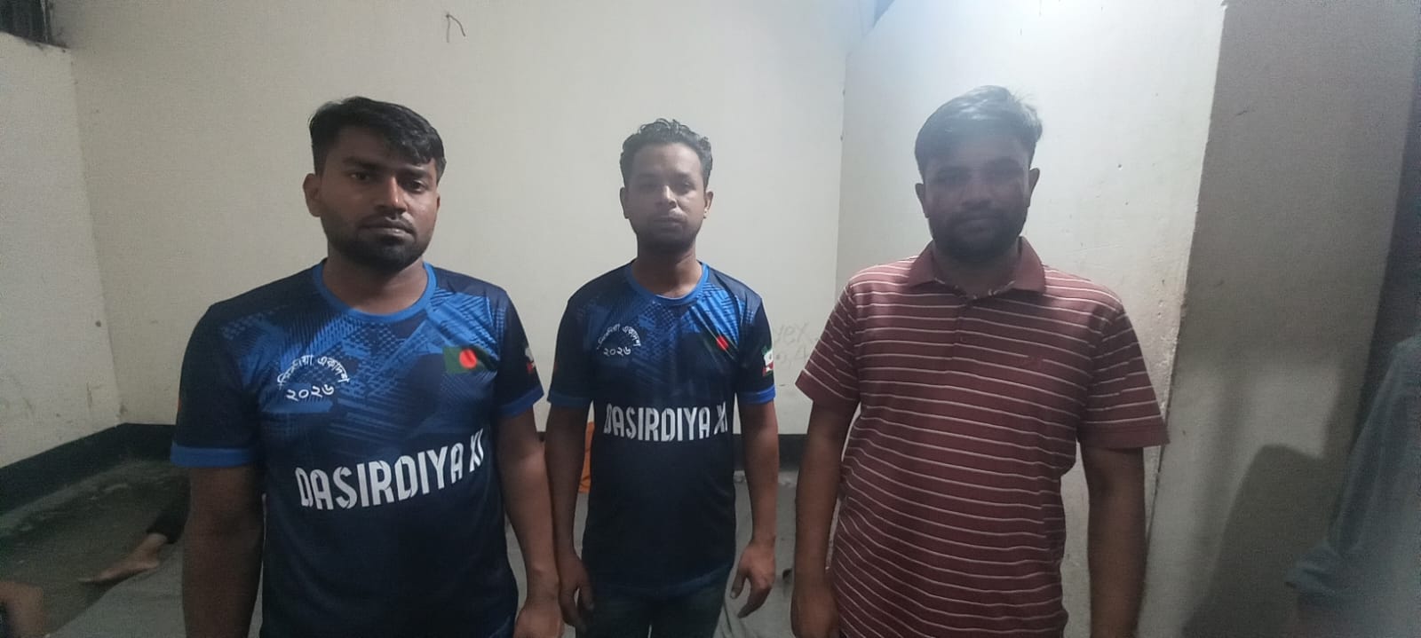 আড়াইহাজারে আটককৃত তিন অনলাইন জুয়ারির মধ্যে ২জনকে ছেড়ে দিল পুলিশ