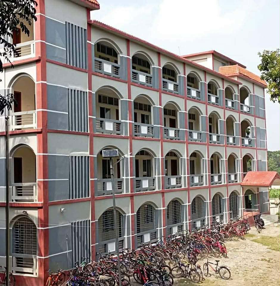 আড়াইহাজারে ভুল প্রশ্নে পরীক্ষা, ৫৪ পরীক্ষার্থীর ফল নিয়ে অনিশ্চয়তা