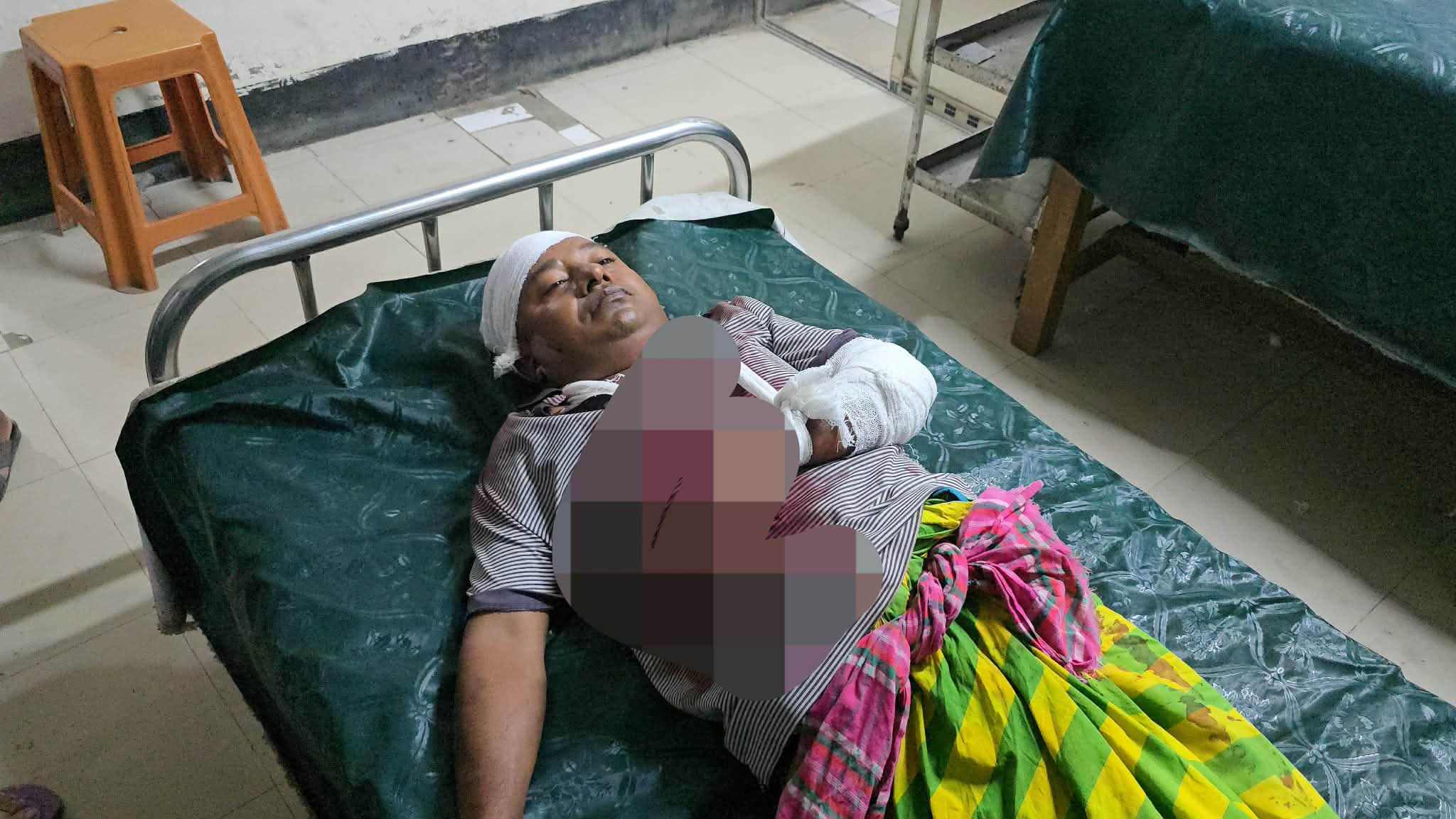 রূপগঞ্জে বিএনপি নেতাকে কুপিয়ে আহত  আধিপত্য বিস্তারকে কেন্দ্র করে ফের উত্তপ্ত কাঞ্চনের বিরাব এলাকা