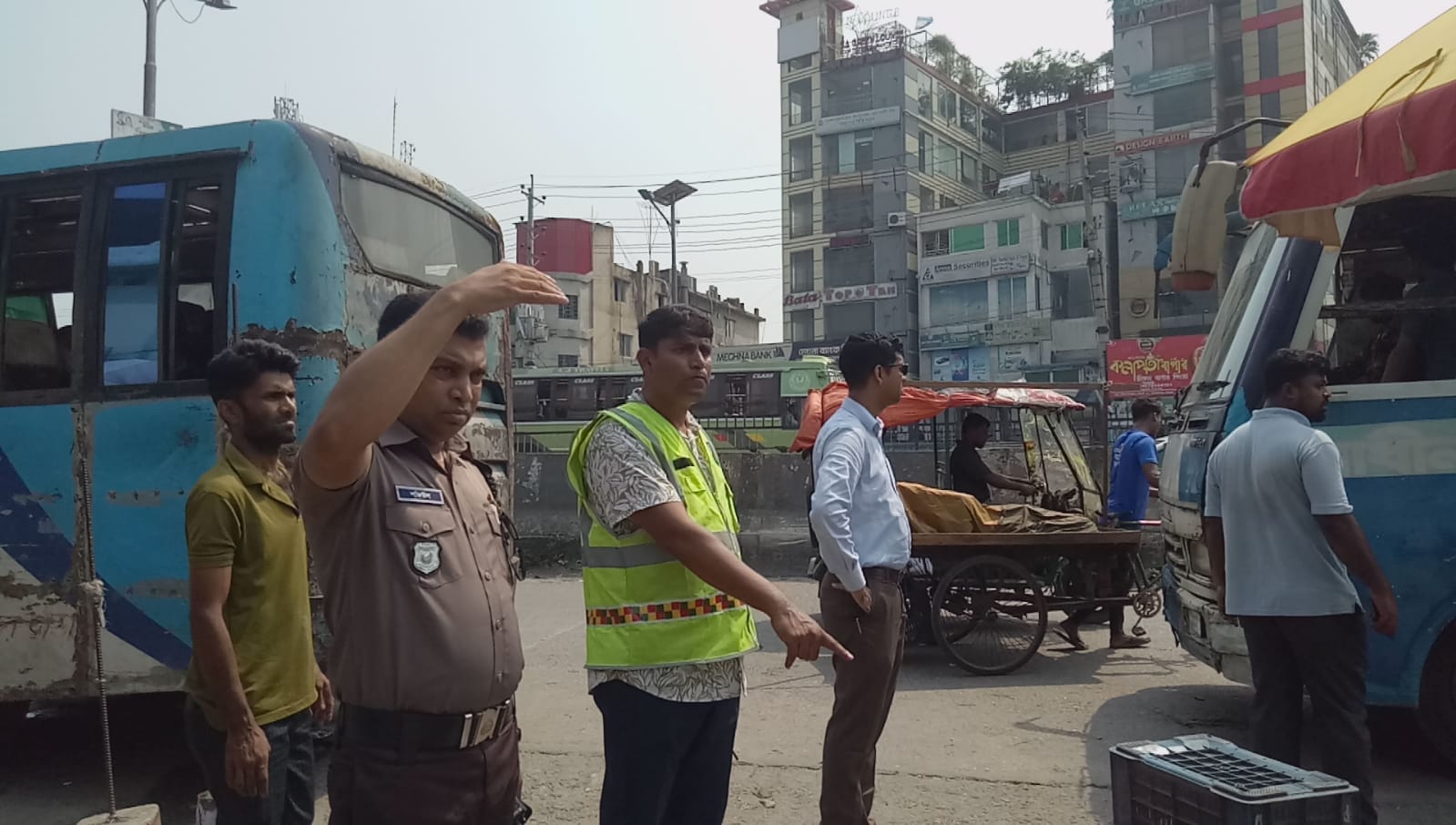 যানজট কমাতে কাঁচপুর হাইওয়ে পুলিশের অভিযান