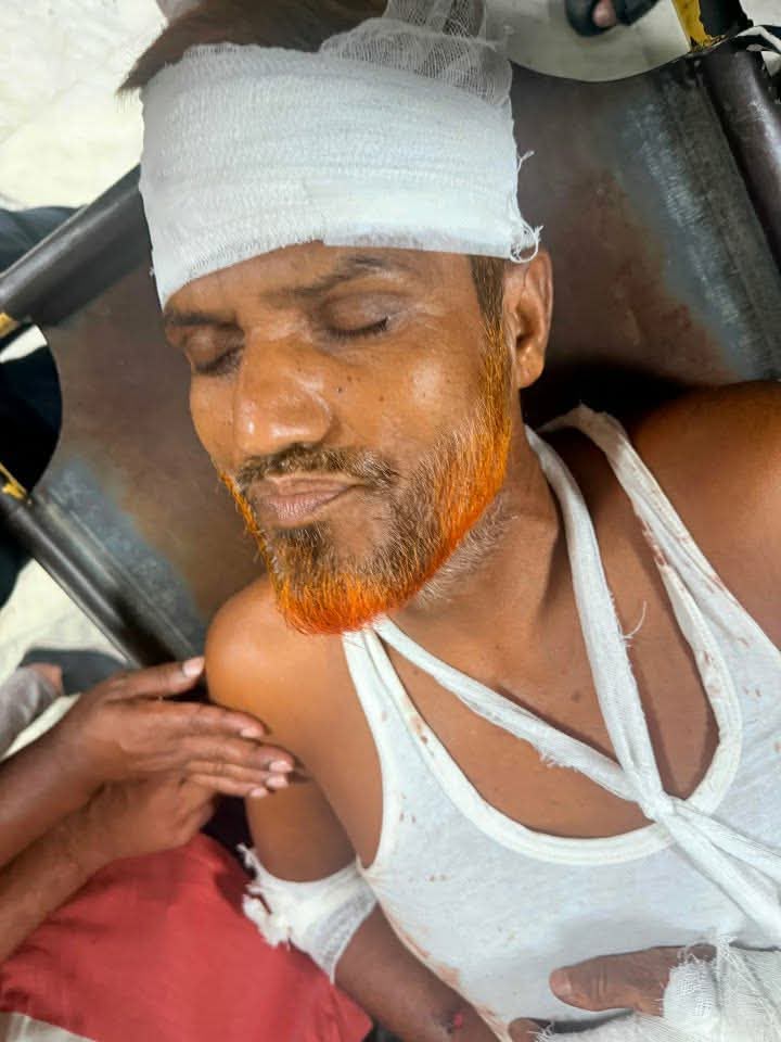 প্রকাশ্য দিবালোকে ব্যবসায়ীকে কুপিয়ে জখম: কালাপাহাড়িয়ায় চাঁদা না পেয়ে ‘বাবু গাজী বাহিনীর’ তাণ্ডব