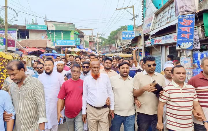আড়াইহাজারে আওয়ামী লীগের নৈরাজ্যের প্রতিবাদে বিএনপি’র বিক্ষোভ 