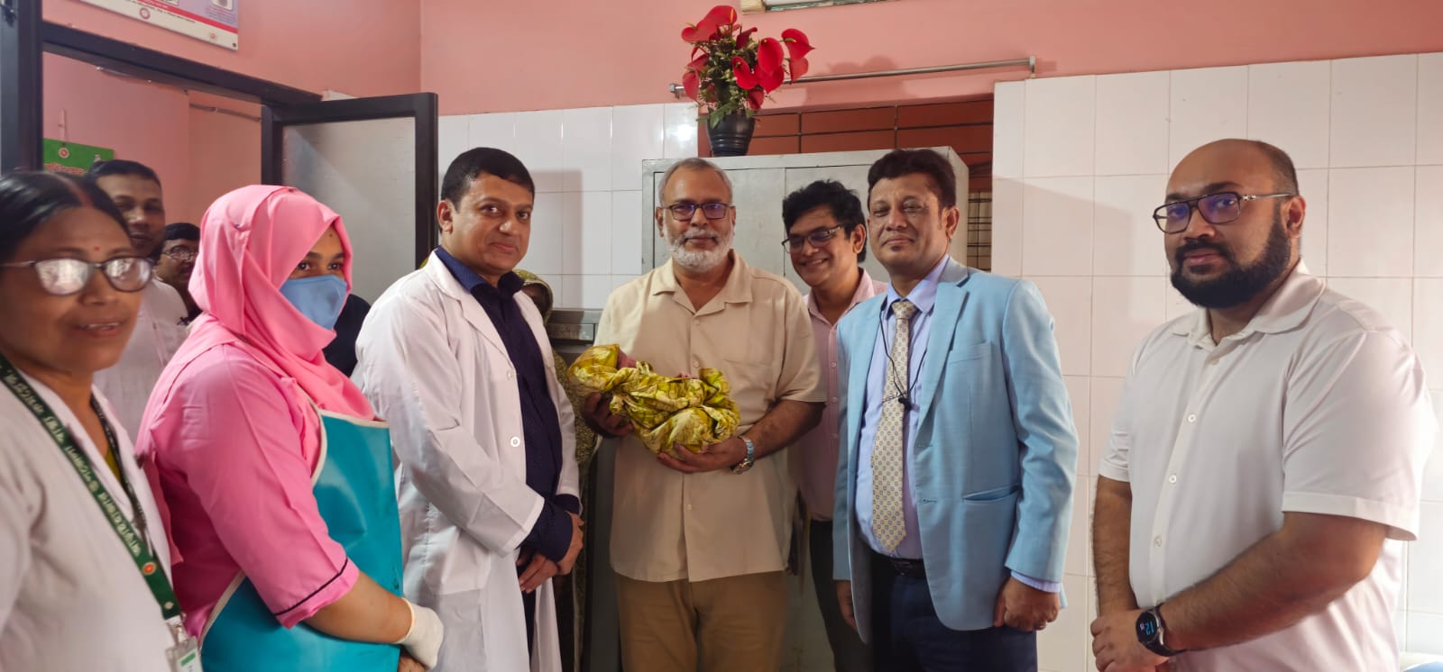 আড়াইহাজার স্বাস্থ্য কমপ্লেক্স দেখে মুগ্ধ স্বাস্থ্য অধিদপ্তরের অতিরিক্ত মহাপরিচালক