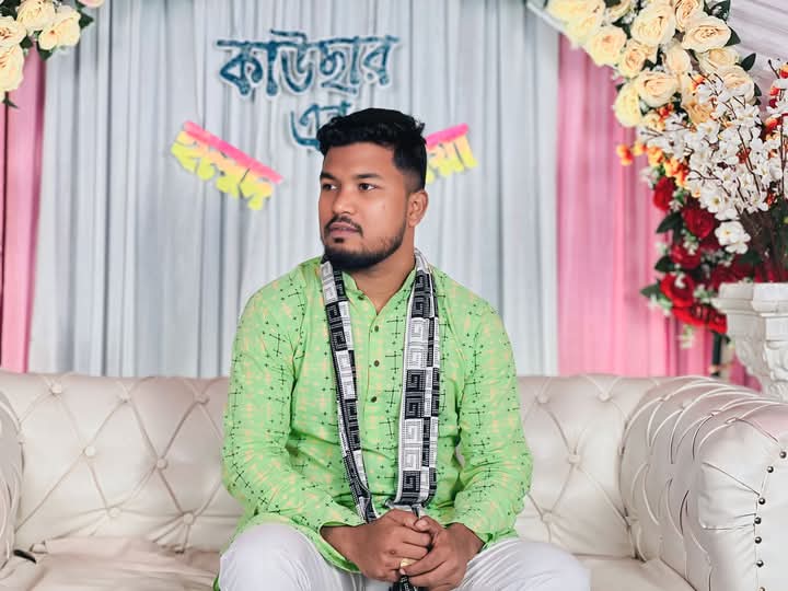 সোনারগাঁওয়ে স্কুলের ভিতরে ইয়াবা সেবন, এনসিপি নেতা হোসাইন ভূঁইয়াকে গণধোলাই 
