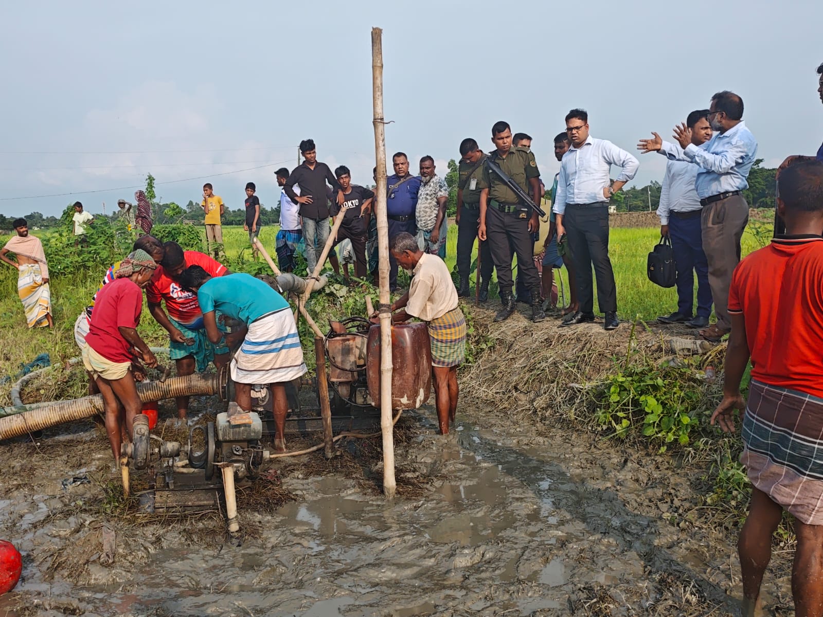 আড়াইহাজারে কৃষিজমি থেকে অবৈধভাবে বালু উত্তোলন, জরিমানা