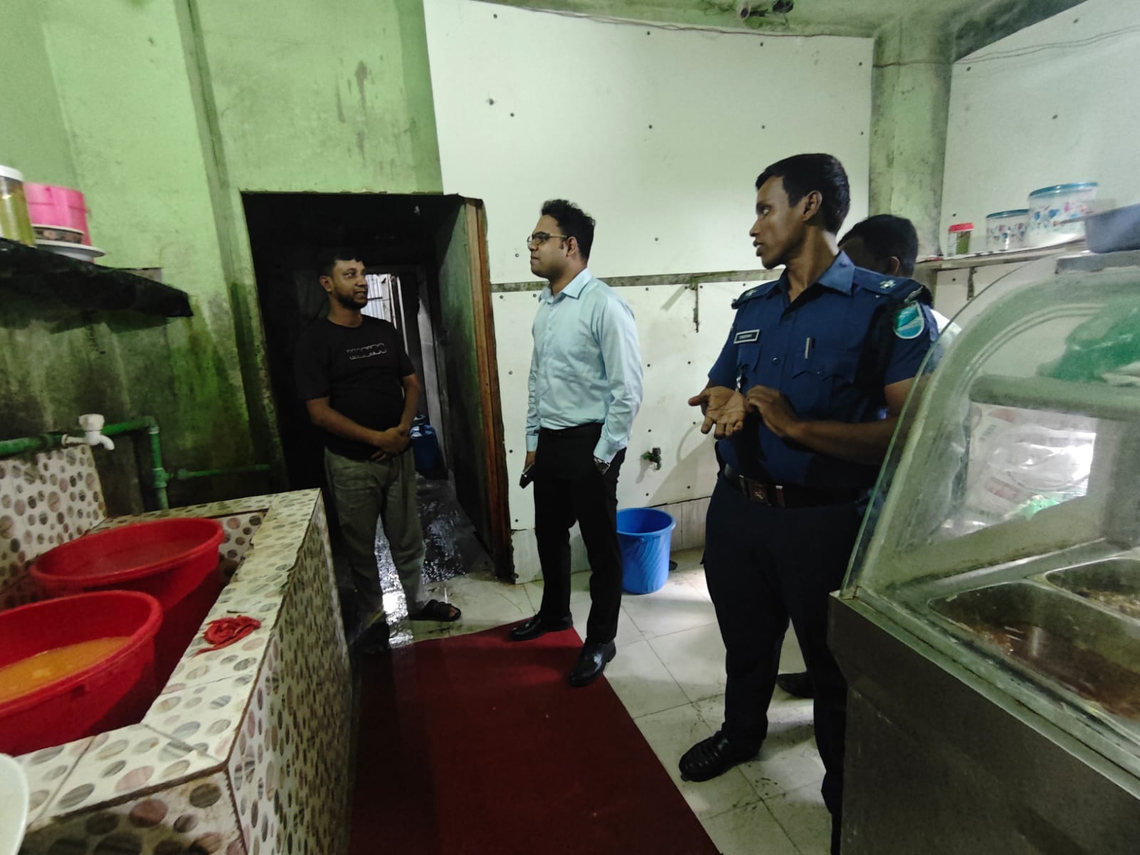 আড়াইহাজারে ঢাকা কাবাব হোটেলকে জরিমানা