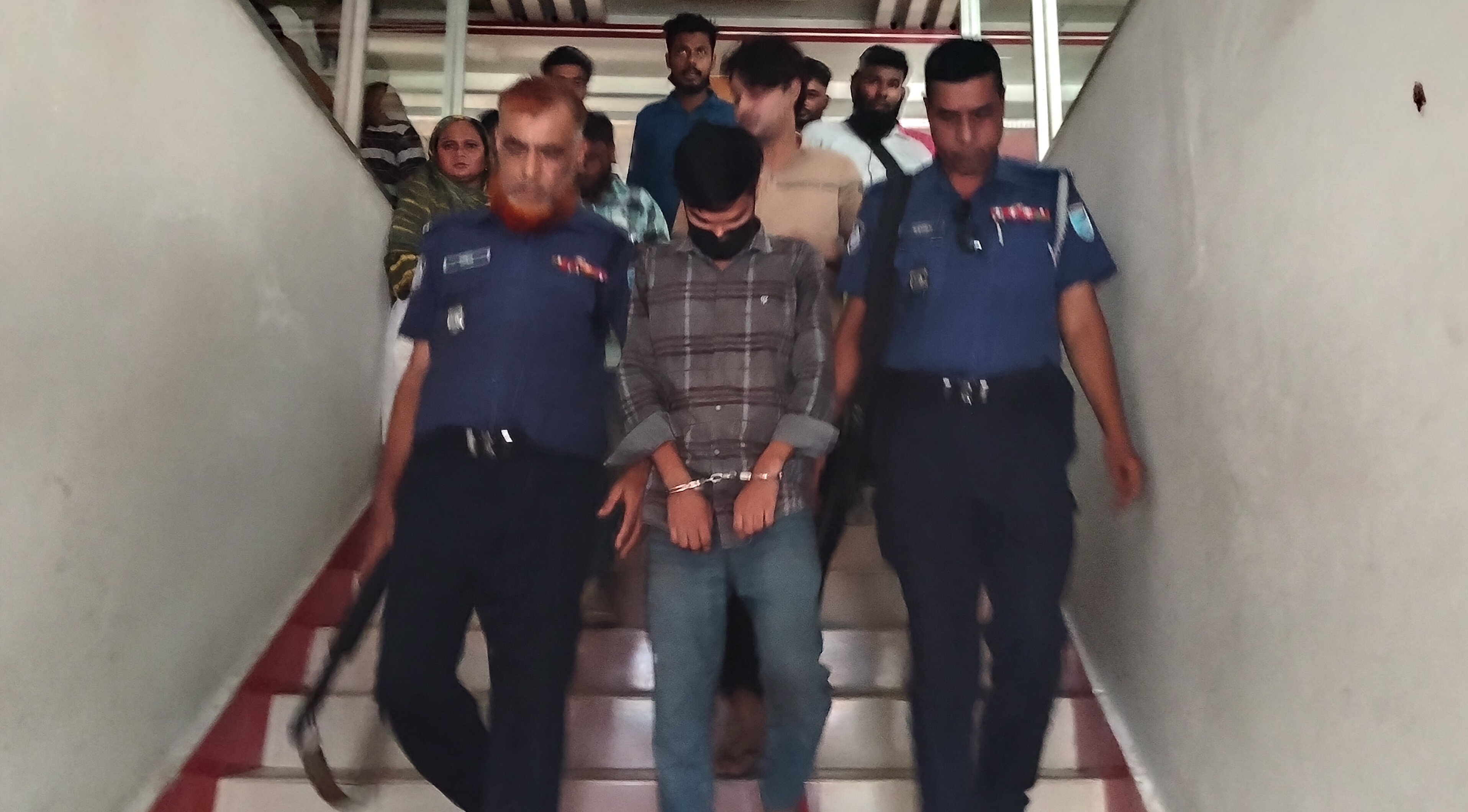 সোনারগাঁয়ে দুটি হাসপাতালকে ভ্রাম্যমান আদালতের ৩ লাখ টাকা জরিমানা 