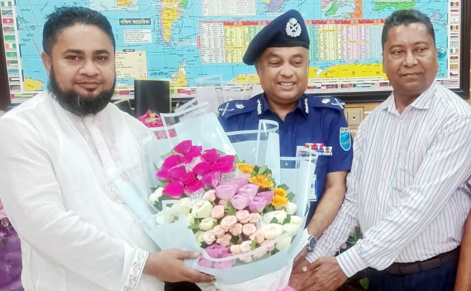লক্ষ্মীপুরের কৃতি সন্তান ইকবাল হোসেন অতিরিক্ত আইজিপি পদে পদোন্নতি পাওয়ায় যুবদল নেতা কামাল ও নোয়াখালী ফোরামের সৌজন্য সাক্ষাৎ