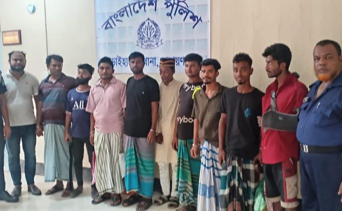 আড়াইহাজারে বিভিন্ন মামলায় ১০ আসামি গ্রেপ্তার