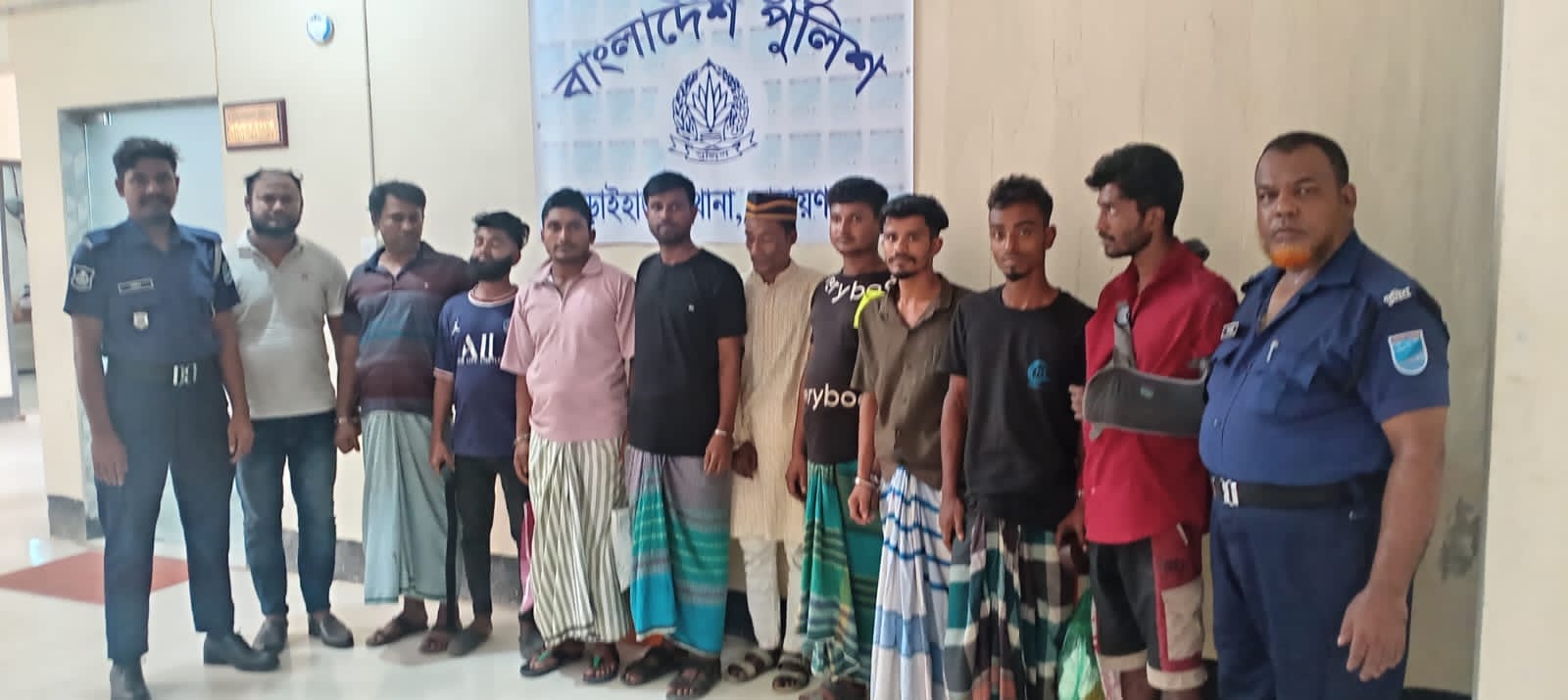 আড়াইহাজারে বিভিন্ন মামলায় ১০ আসামি গ্রেপ্তার