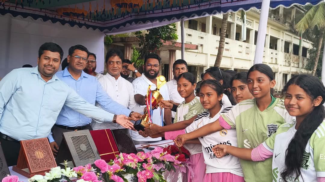সোনারগাঁওয়ে ৫৩ তম গ্রীষ্মকালীন ক্রীড়া প্রতিযোগিতার পুরস্কার বিতরণ অনুষ্ঠিত 