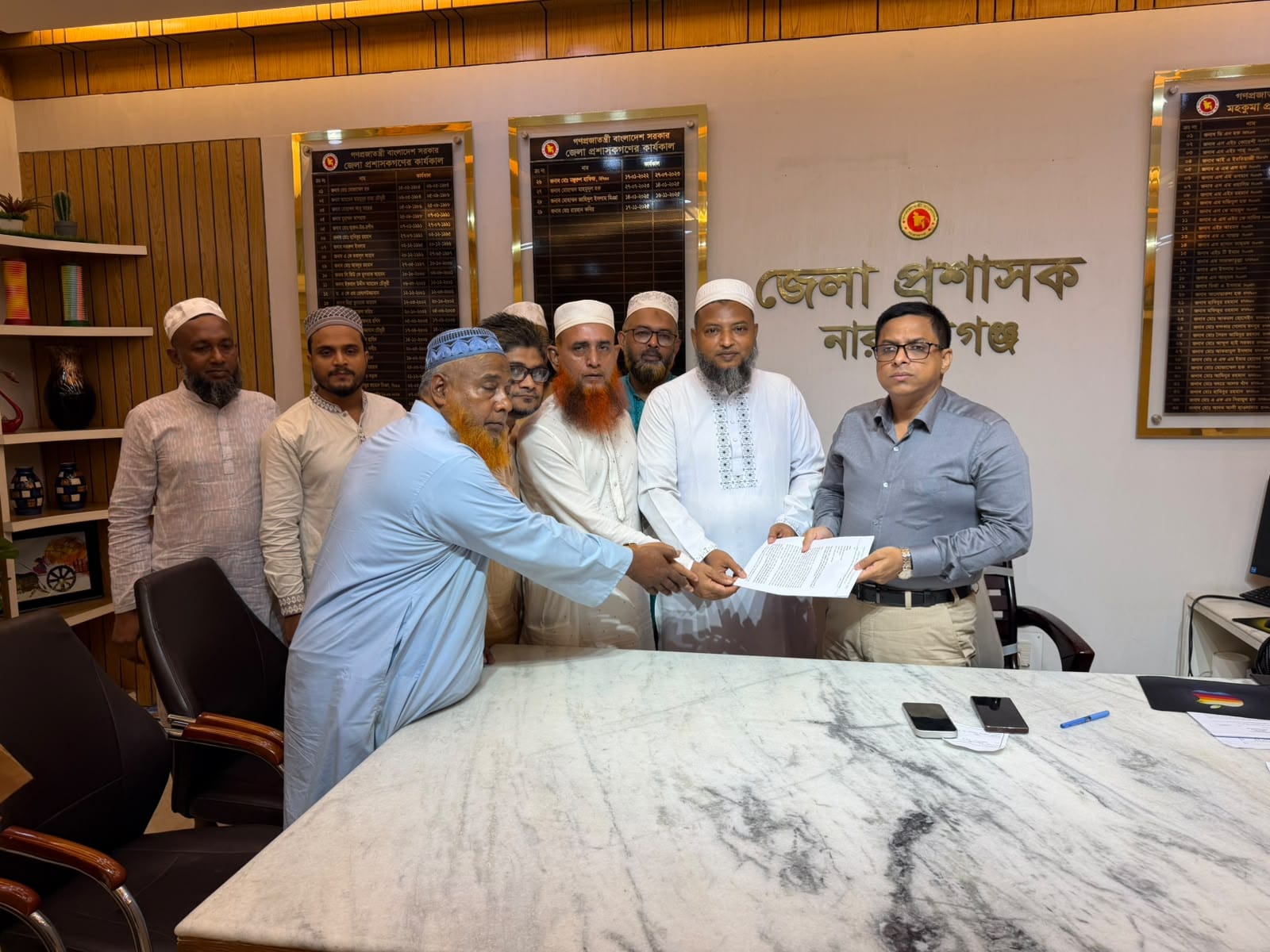 নিকাহ রেজিস্ট্রারদের ন্যায্য দাবিতে নারায়ণগঞ্জ জেলা প্রশাসকের কাছে স্মারকলিপি প্রদান