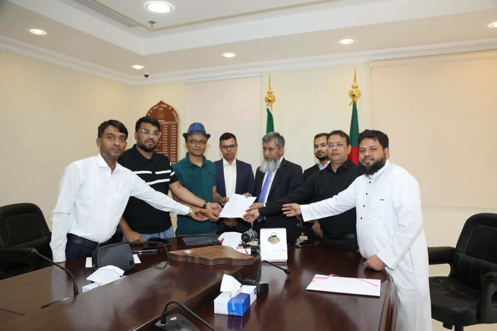 প্রবাসীদের বায়োমেট্রিক তথ্য সুরক্ষার দাবিতে সৌদিতে রাষ্ট্রদূতকে সাংবাদিকদের স্মারকলিপি