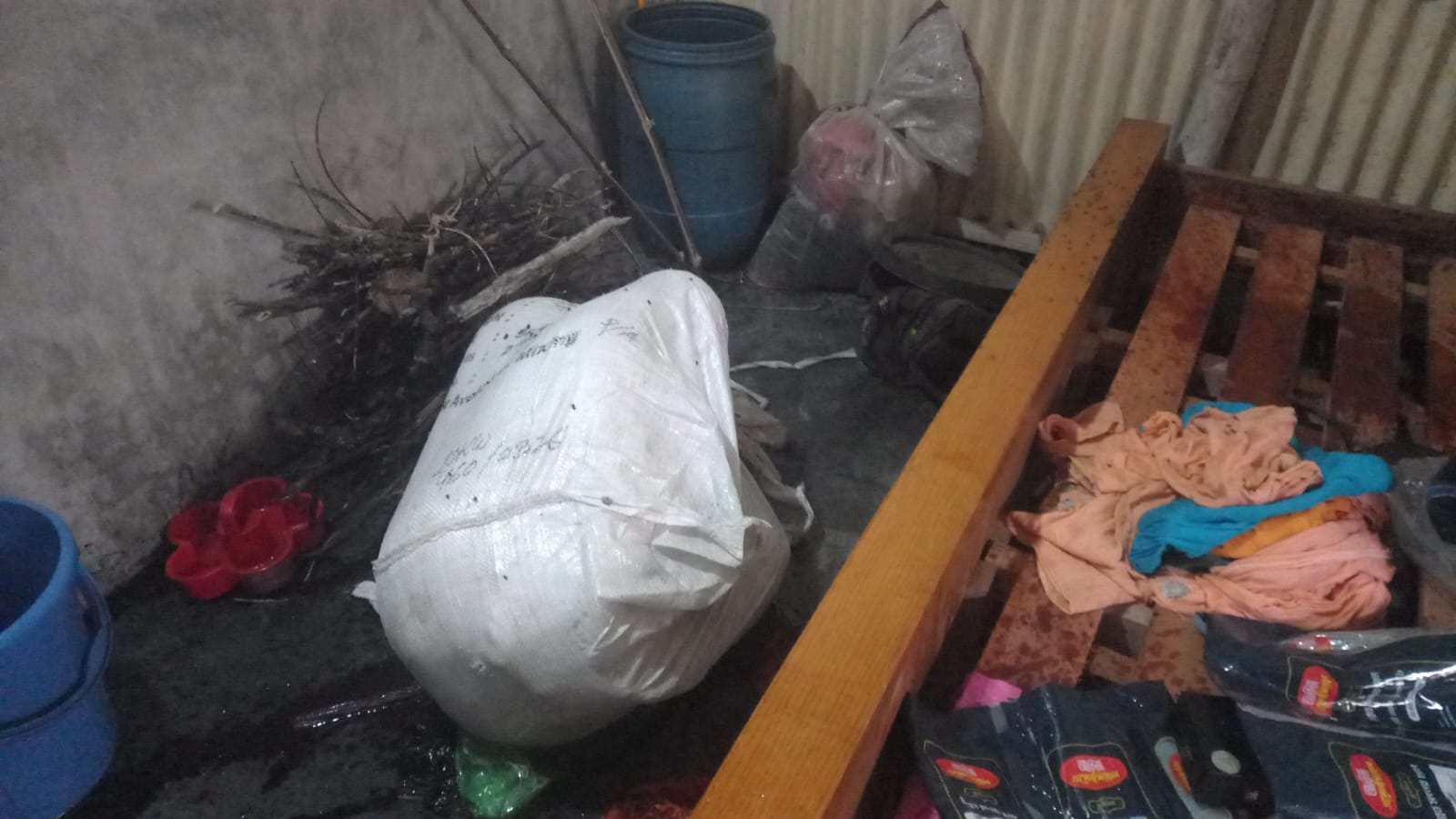 আড়াইহাজারে পরকীয়া প্রেমিকের ভাড়া বাসা থেকে শ্রমিকের বস্তাবন্দী লাশ উদ্ধার