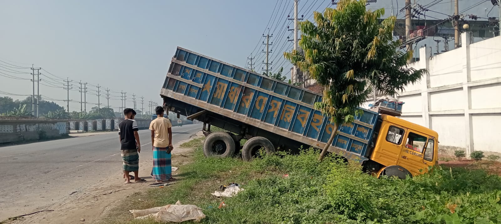 আড়াইহাজারে ট্রাক-অটোরিকশা সংঘর্ষে নিহত ১, আহত অন্তত ৬