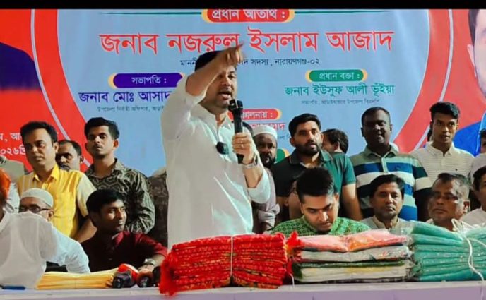 আড়াইহাজারে দুর্গাপূজা উপলক্ষ্যে ৩৭টি মন্দিরে নজরুল ইসলাম আজাদের অনুদান