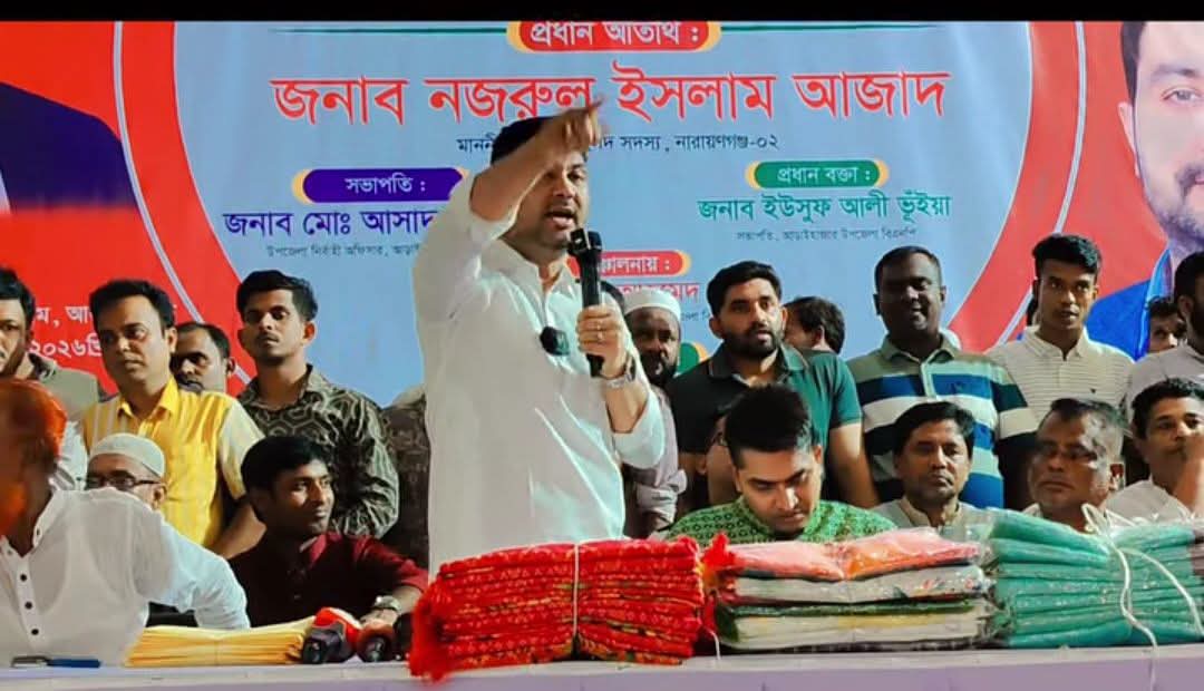 আড়াইহাজারে দুর্গাপূজা উপলক্ষ্যে ৩৭টি মন্দিরে নজরুল ইসলাম আজাদের অনুদান