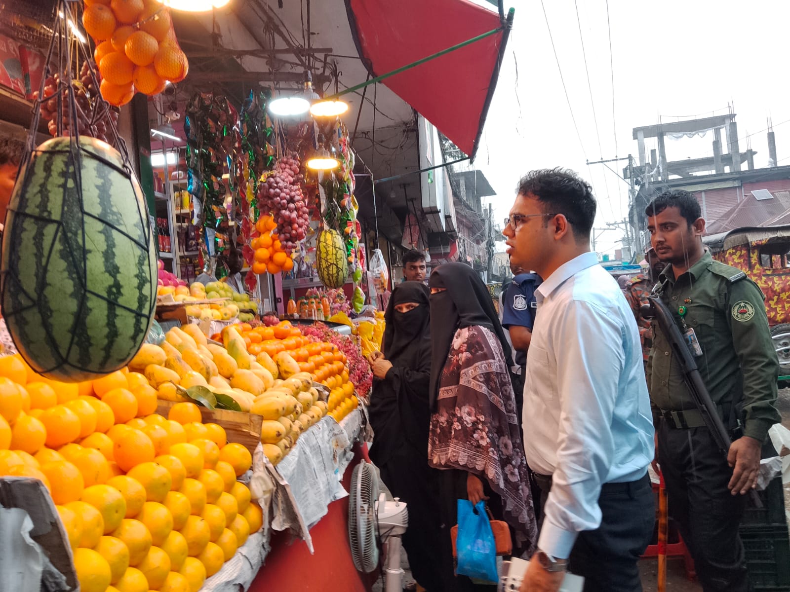 আড়াইহাজার বাজারে চার দোকানিকে জরিমানা